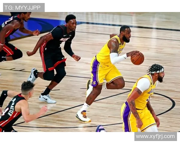 勇士与湖人激战正酣NBA季后赛巅峰对决引发球迷热议 勇士与湖人激战正酣NBA季后赛巅峰对决引发球迷热议